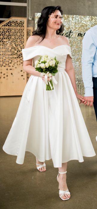 Весільна сукня міді