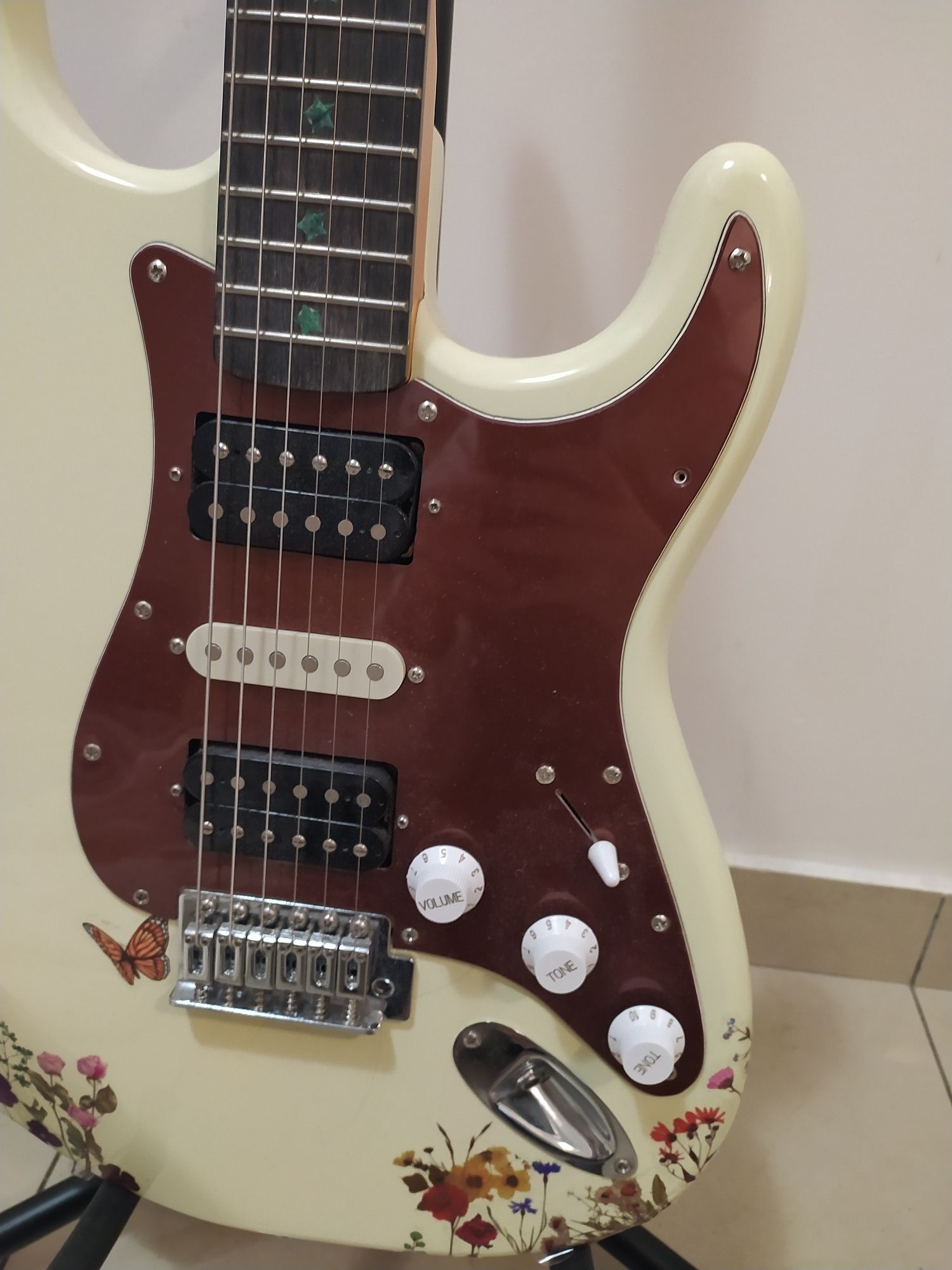 Gitara elektryczna elektryk w zestaw stojak na gitarę pokrowiec kostki