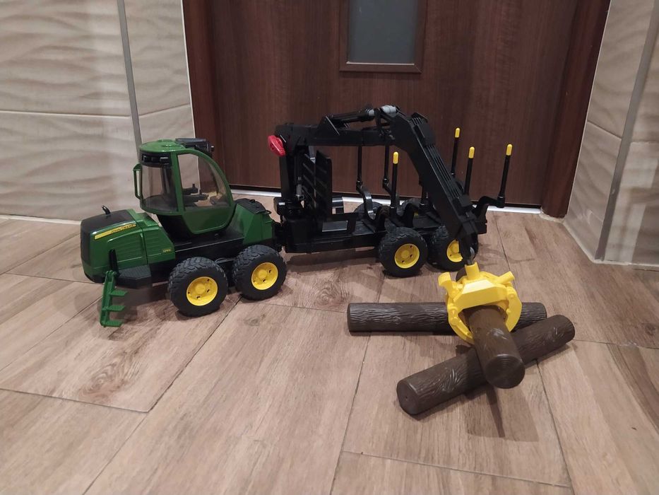 Bruder leśny ładowacz Forwarder John Deere.