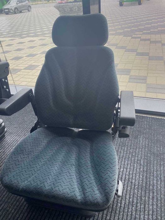 Сидіння пневматичне та запчастини manitou JOHN DEERE CASE claas МТЗ