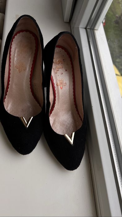 Замшеві чорні туфлі