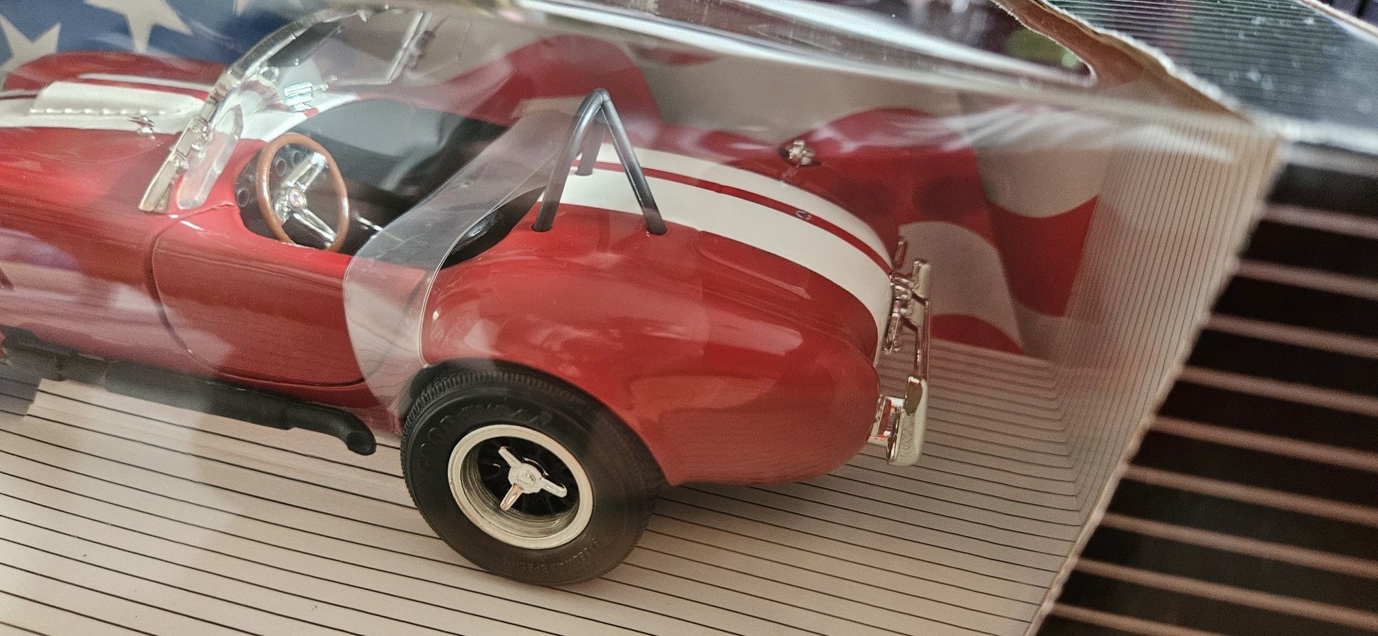 1:18 Ertl Shelby Cobra 427 S/C