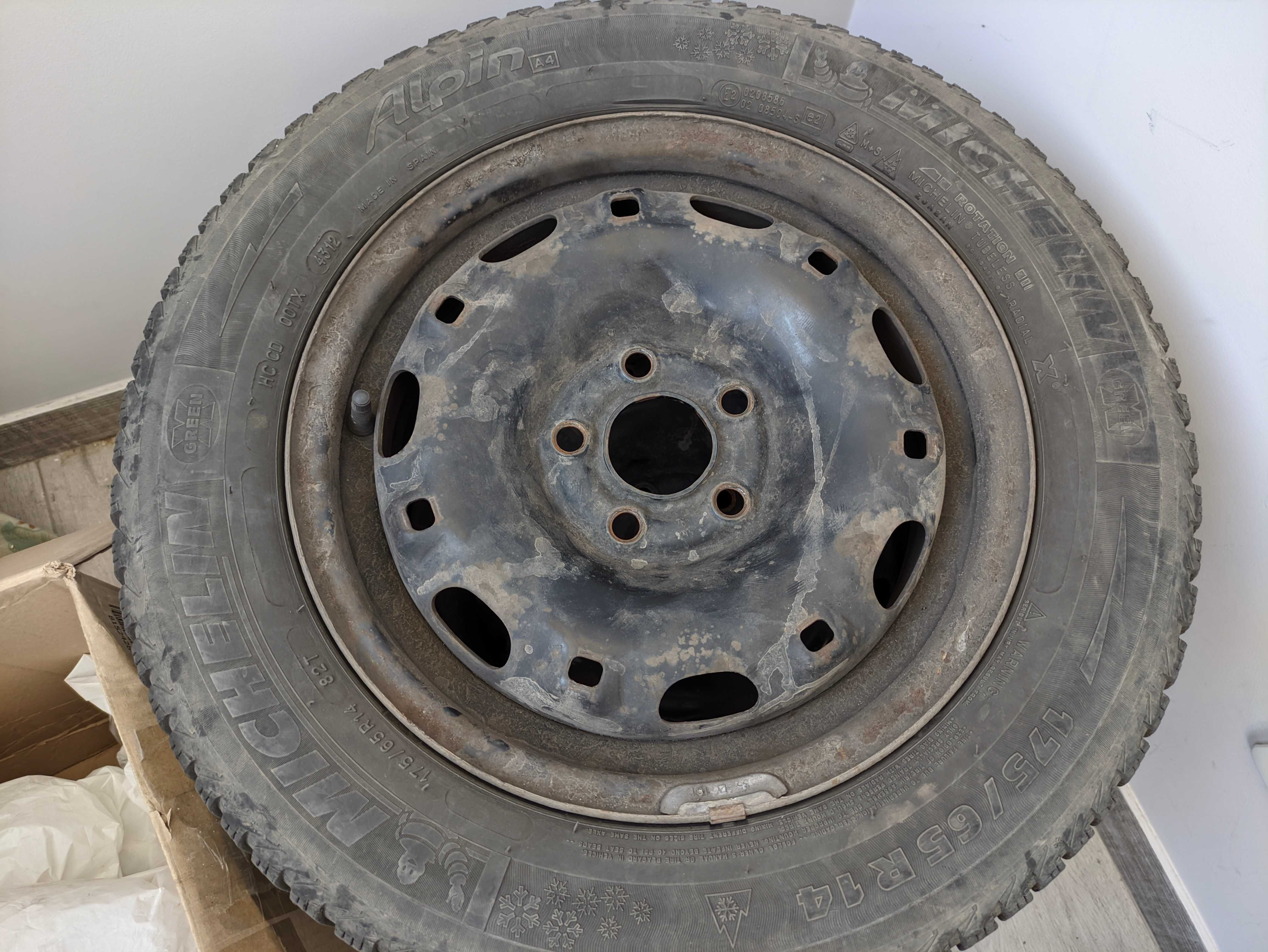 Продам зимнюю резину Michelin Alpin A4 R14 175/65 на дисках 5*100