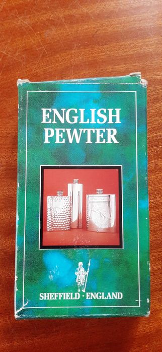 Śliczna angielska elegancka Piersiówka z inskrypcjami