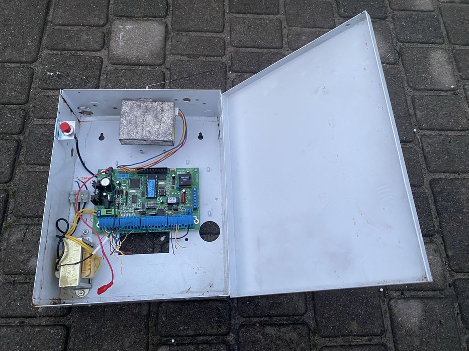 Коробка металева