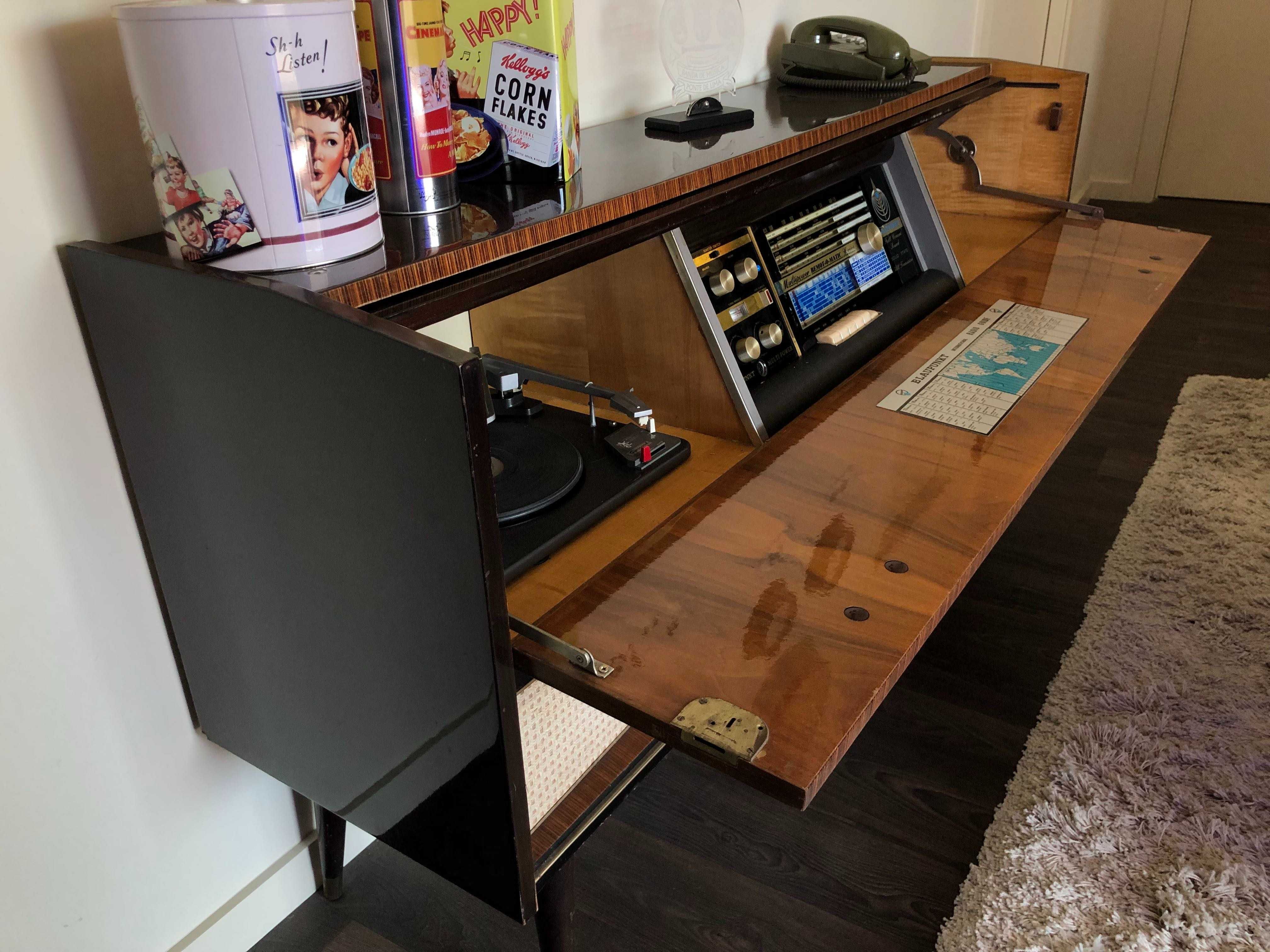 Rádio e gira-discos antigo - BLAUPUNKT Multi-power Solid State
