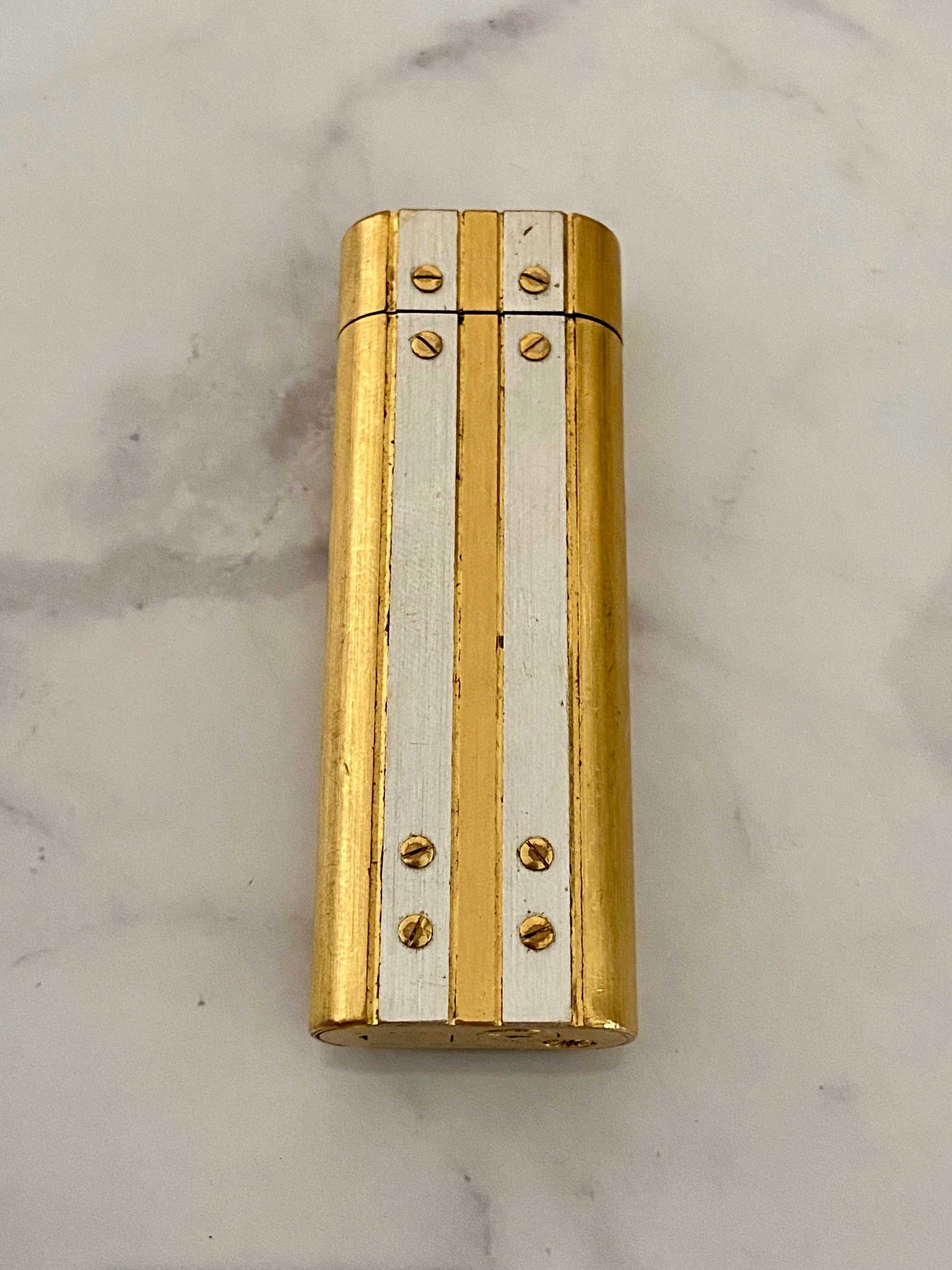 Isqueiro Cartier Santos Prateado e Dourado