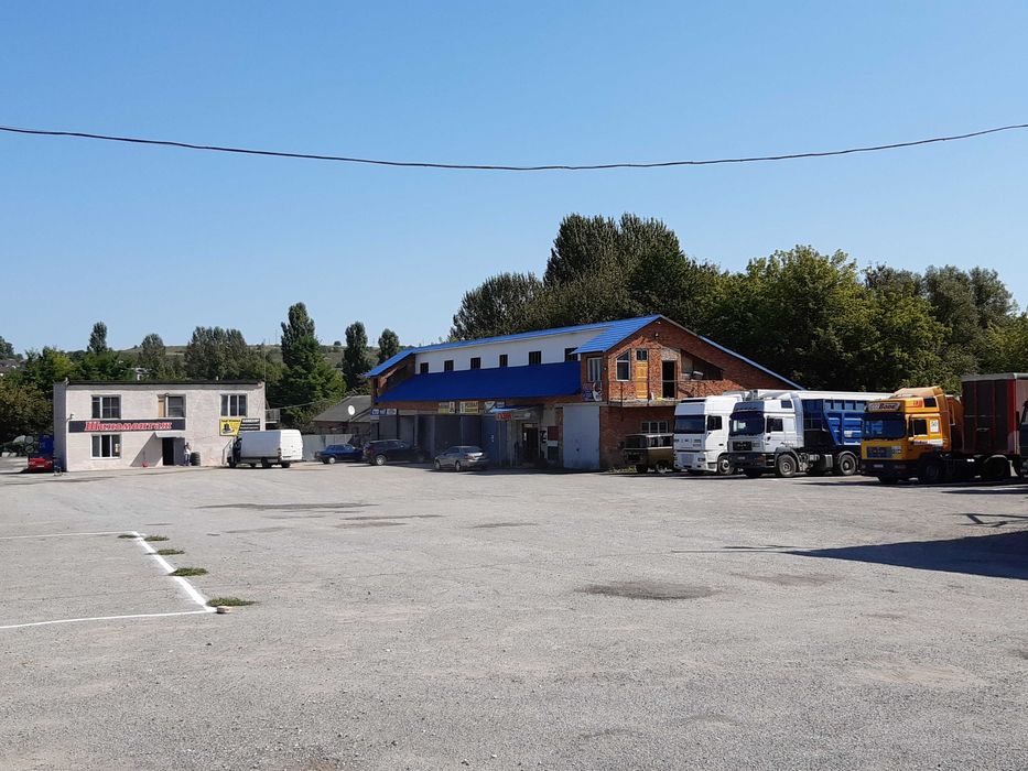 Здам в оренду приміщення та територію