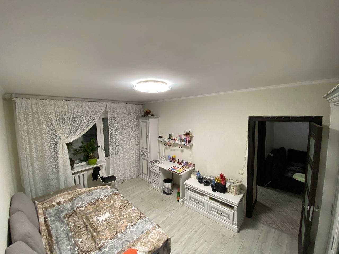 Продам гарну 3 кімнатну квартиру на Оболоні вул.Тимошенко 15г