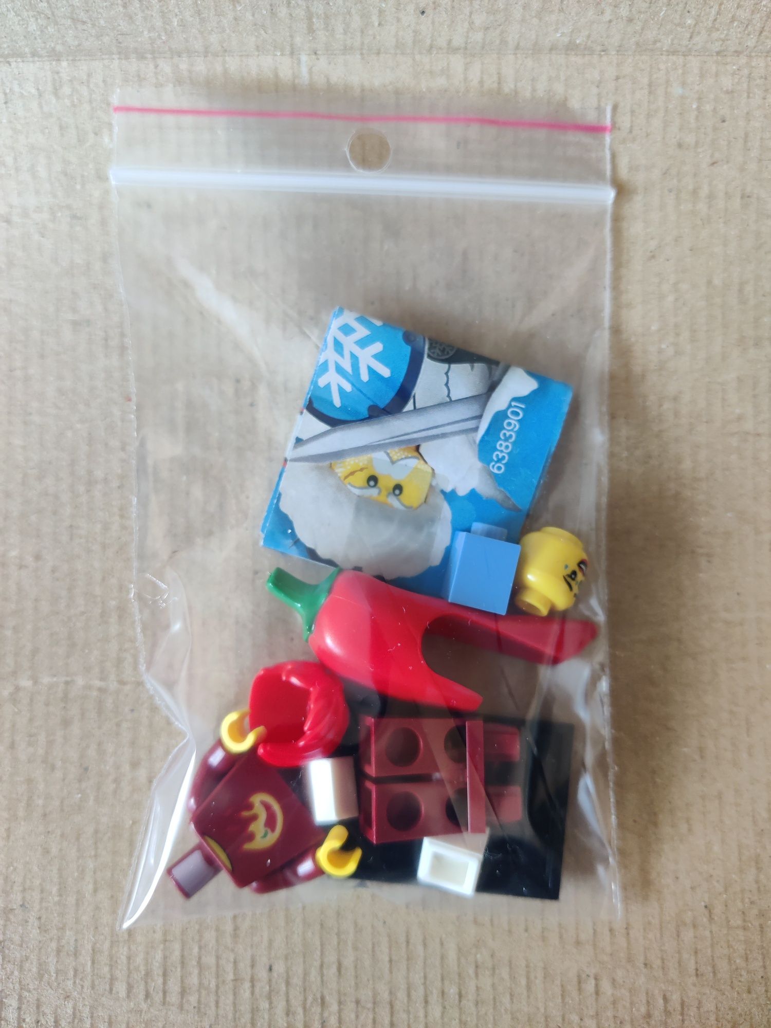 Lego Minifigures 71032 Seria 22 - Dziewczyna papryczka chilli