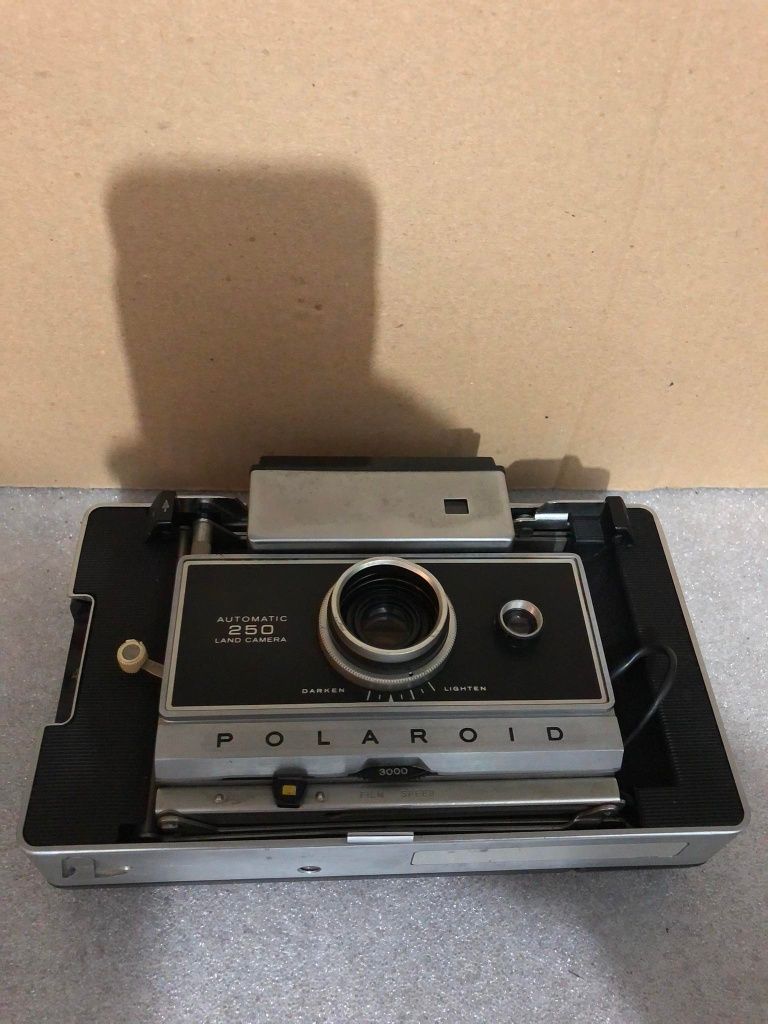 Polaroid automatic 250