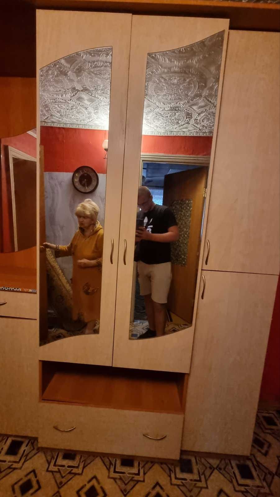 Продам прихожую 225/225/45