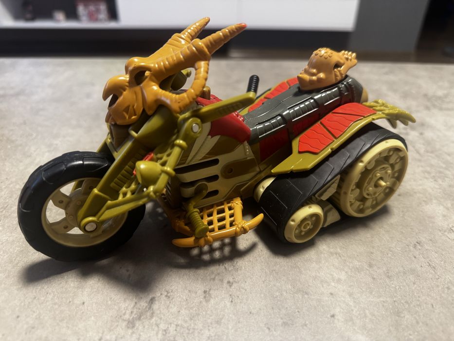 Машинки M&M та мотоцикл