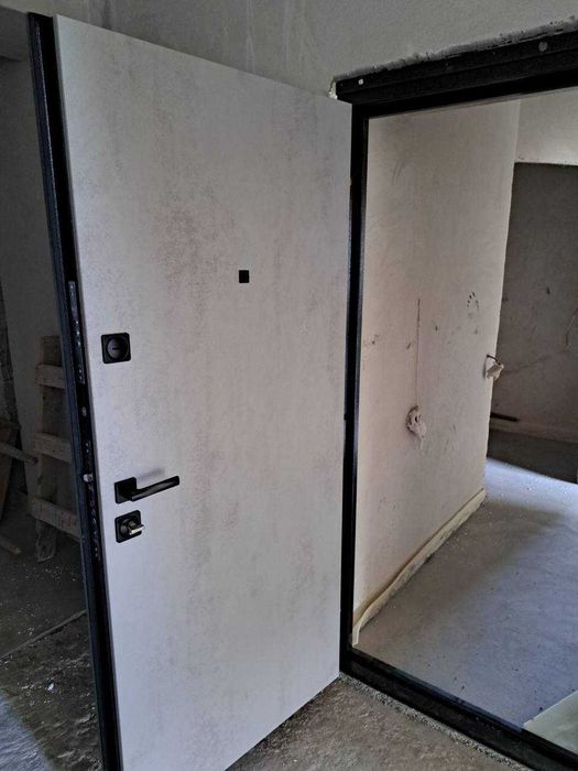 Продаж 1 кім квартири.Можна робити ремонт.