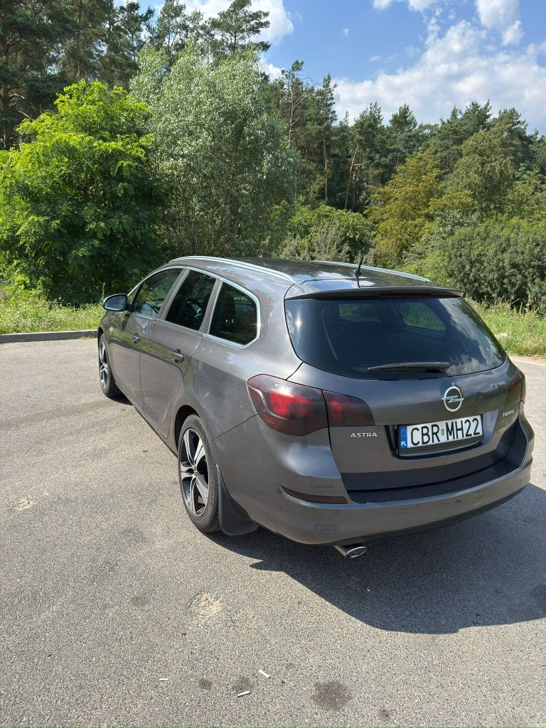 Sprzedam opel Astra j 1.4 turbo 140 km