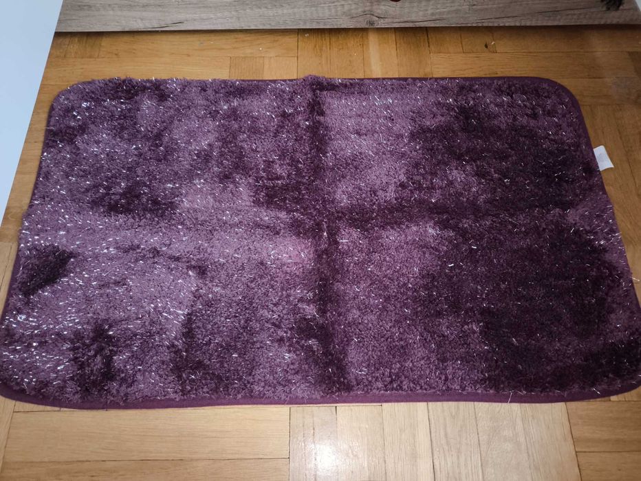 Nowy dywanik lazienkowy