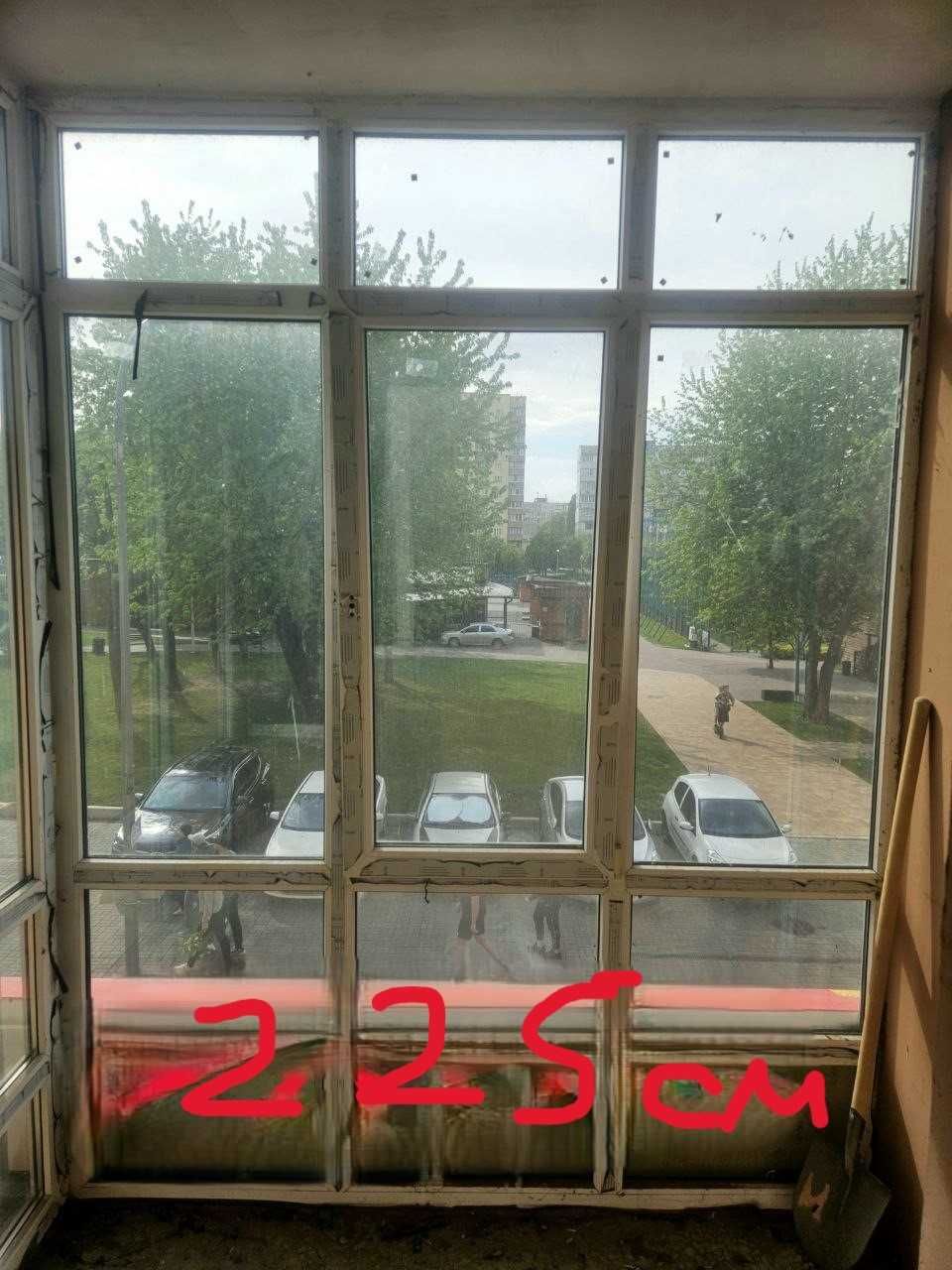 В продажу металопластикові вікна 2 шт та металопластиковий балкон.