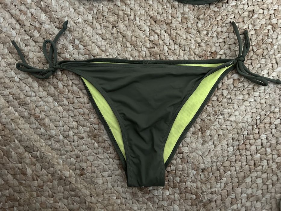 Biquinis (rosa, verde e branco)