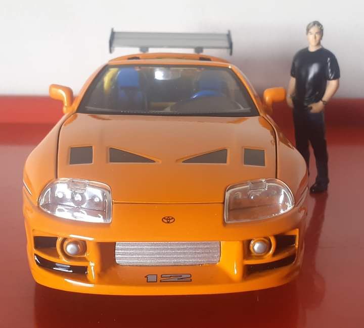 Toyota supra (brian) novo em caixa escala 1/24