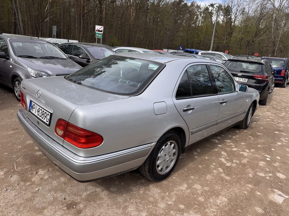 Mercedes E200 Automat   2.0 Gaz LPG 1999r Super Stan Niski Przebieg