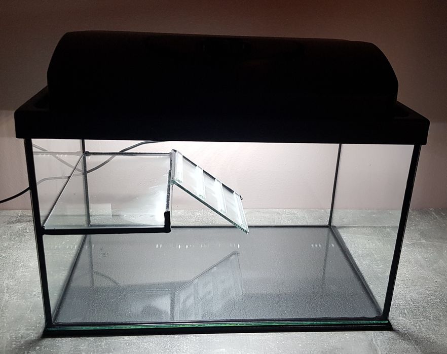 Terrarium dla żółwia wodnego 40 z pokrywą ledowa