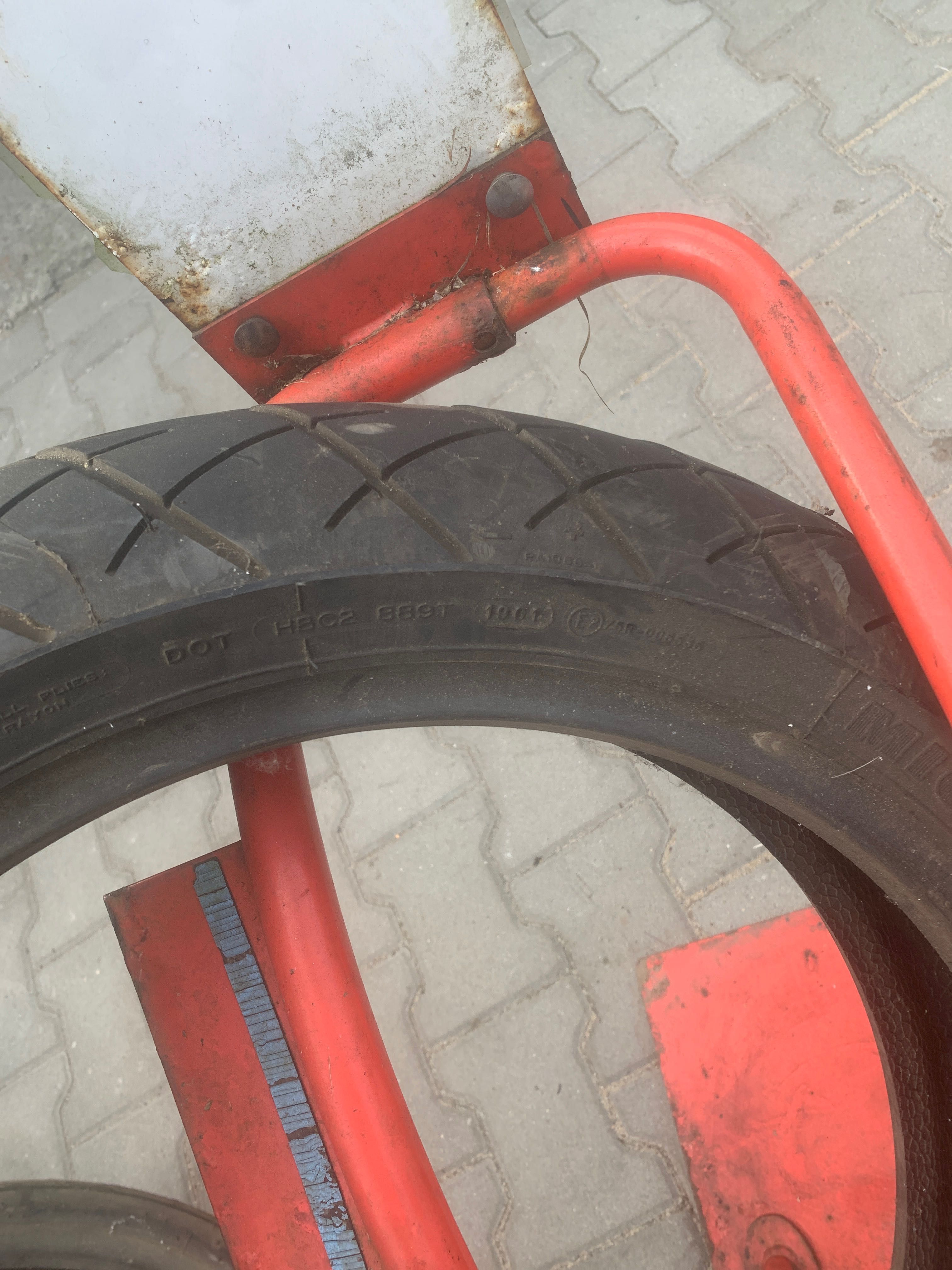 130/70 ZR 16 michelin nr 47