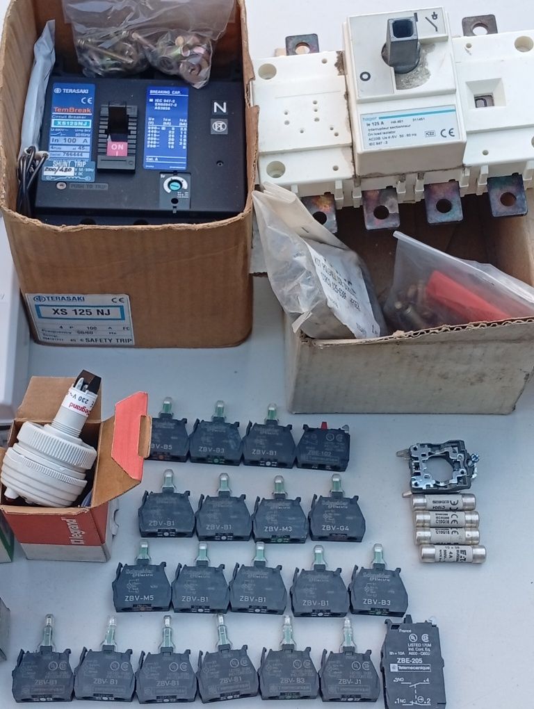 Lote de material elétrico