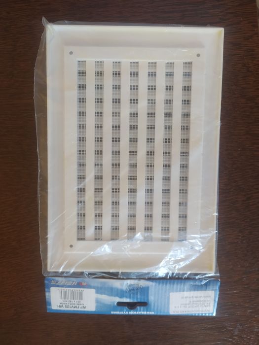 Kratka wentylacyjna z siatką 251 mm x 182 mm 25,1 cm x 18,2 cm