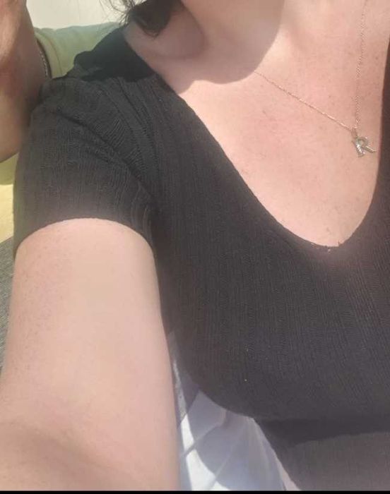 Czarny damski crop top