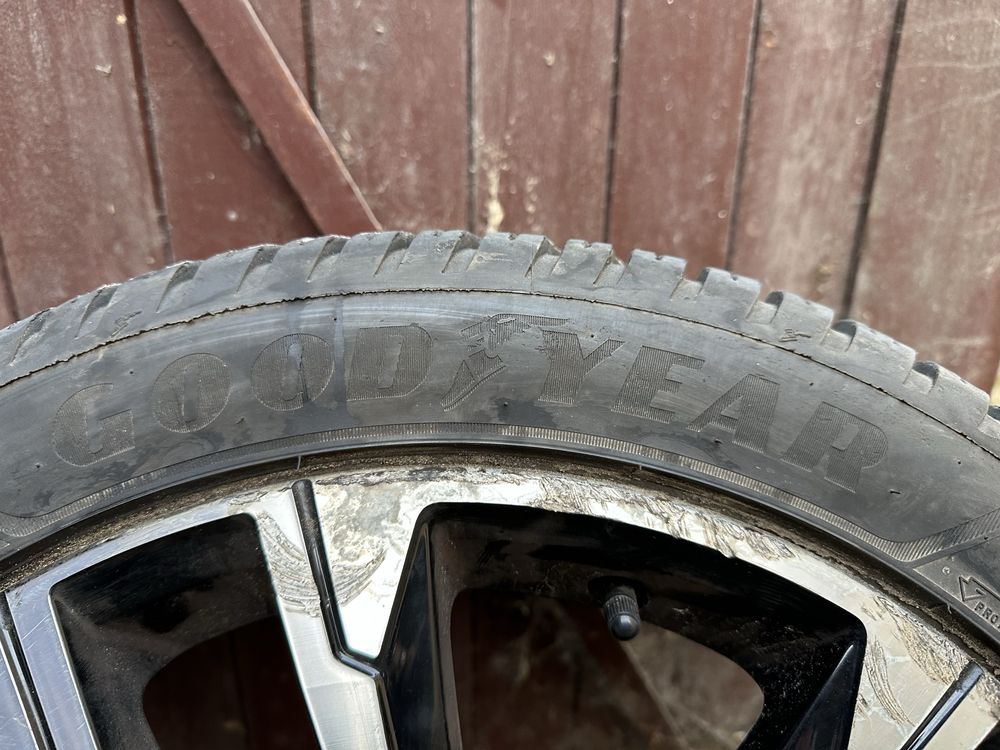 VW Golf 7 VII felga 7jx17H2 ET49 OEM 225/45/17 Goodyear Vector zima