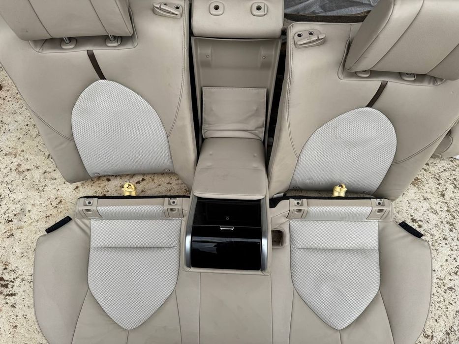 Салон шкіряний задній електропакет на Toyota Camry70 17-24 року