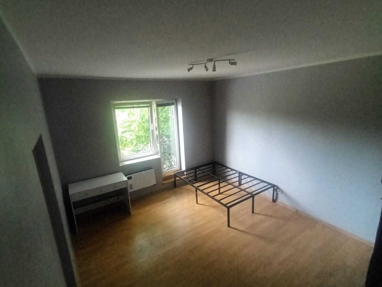 Studio w atrakcyjnej okolicy z dostępem do wielu udogodnień.