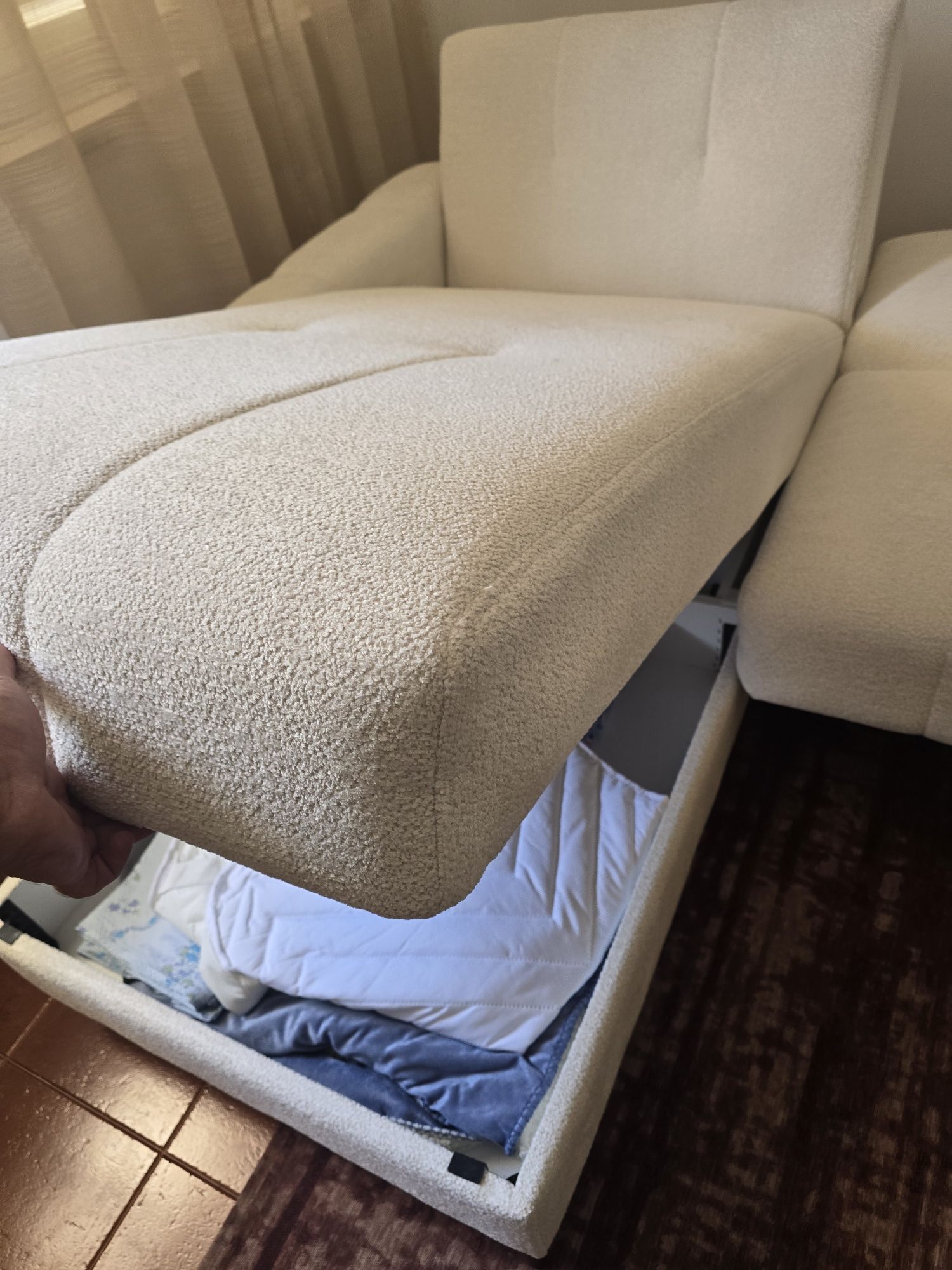 Vendo sofa com chaise longue que faz de cama
