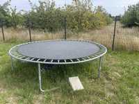 Trampolina ogrodowa z siatka