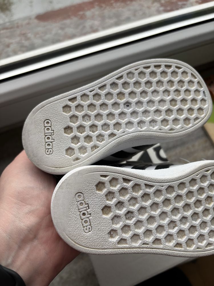 Biale buty adidas na rzepy