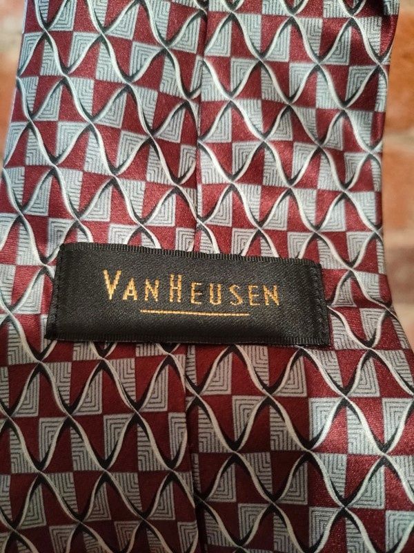 Jedwabny krawat Van Hausen
