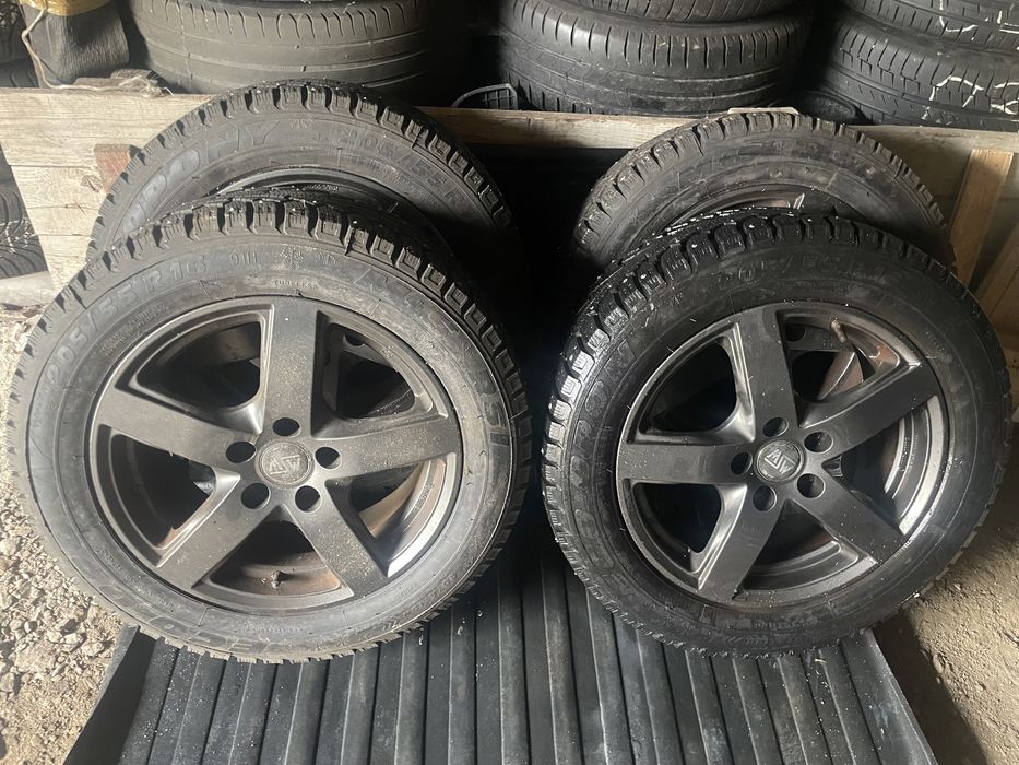 Зимова шипована 205/55 R16 на дисках 5/108