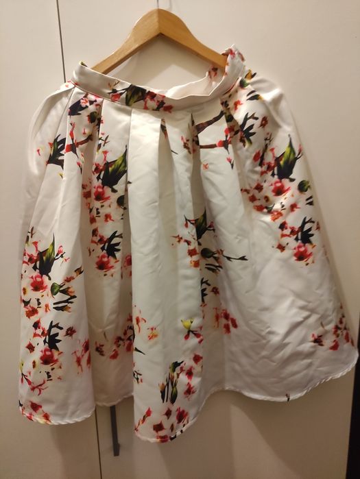 Saia cerimónia de cetim