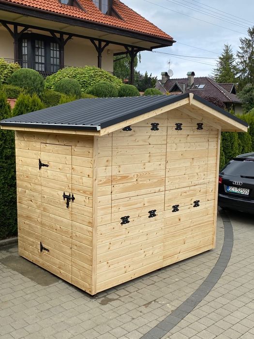 Drewniany domek do handlu , ogrodu , na narzędzia