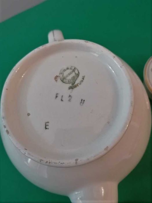 Bule de chá em faiança Sacavém. motivo náutico