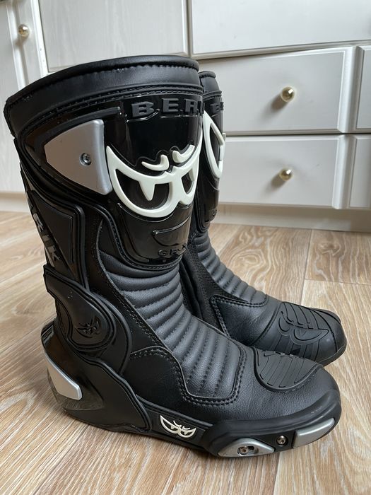 BERIK. Дуже гарні жіночі мотоботи з топовим захистом! Стан нових! 38р