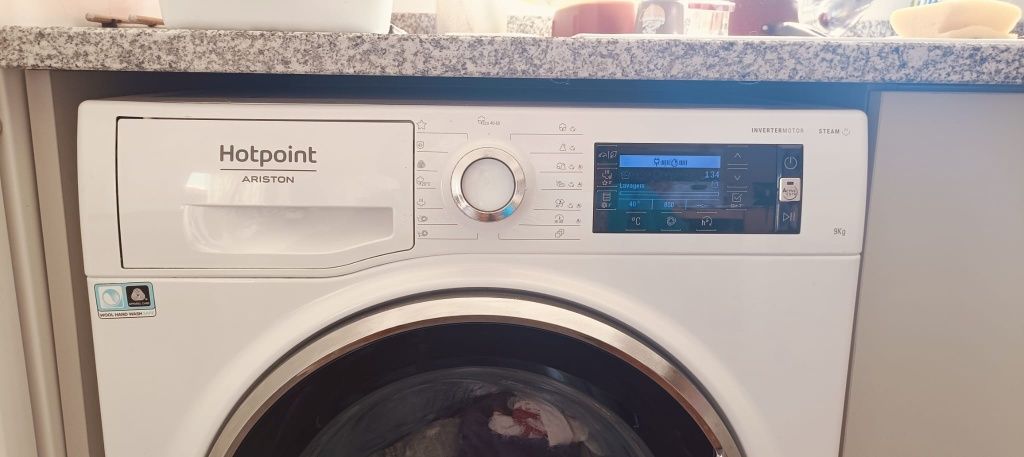 Máquina lavar roupa e secar usadas