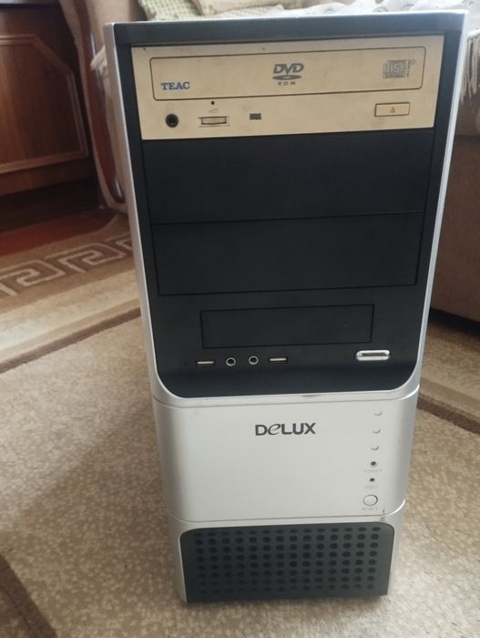 Компьютер Delux.