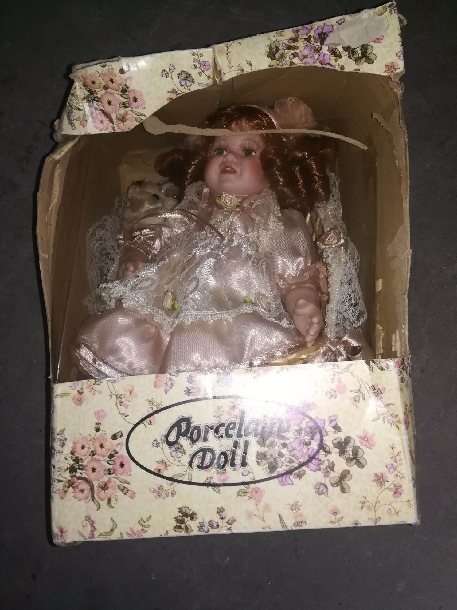 Boneca Nova de porcelana com caixa original