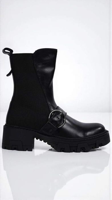 Жіночі осінні черевики.