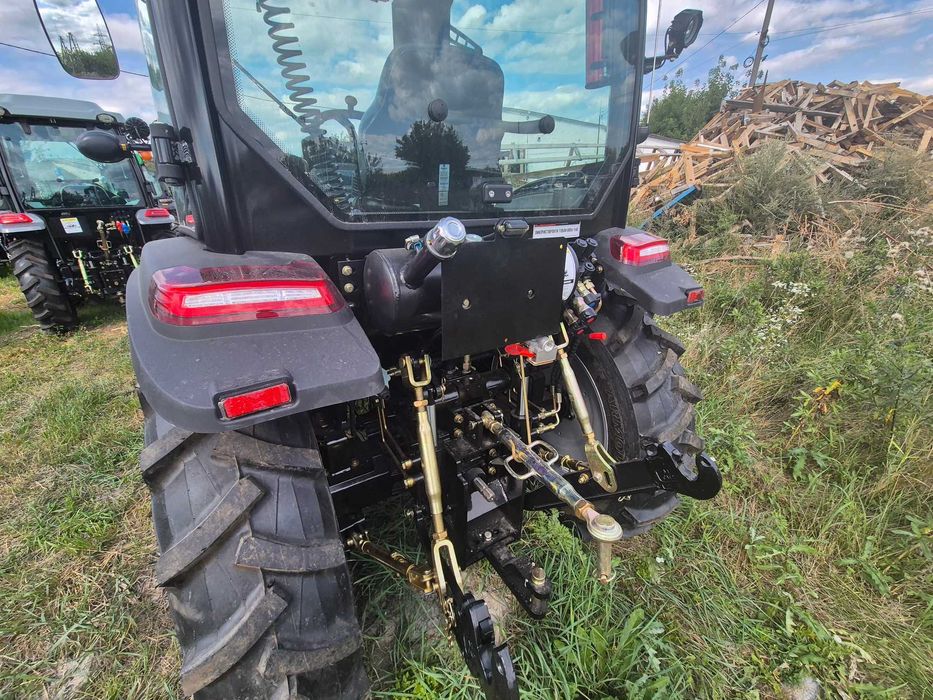 Трактор С кабиной Скаут 504С новая обшивка