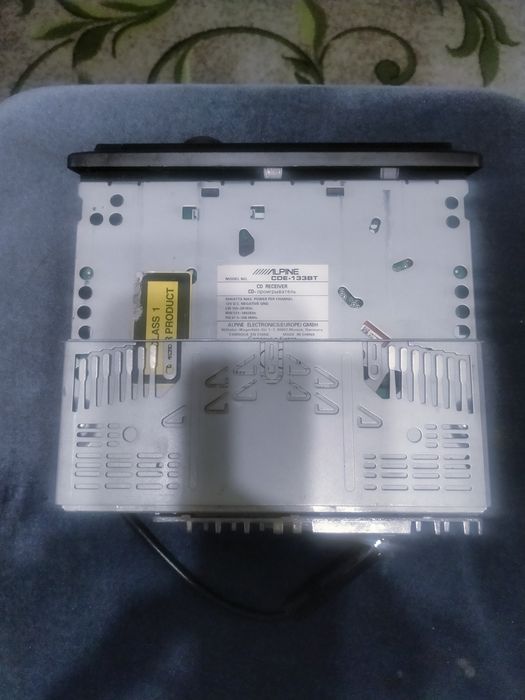Alpine CDE -133BT магнитола с блютузом