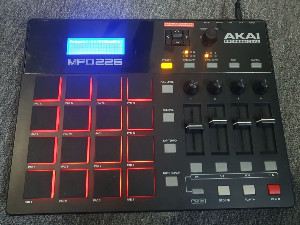 Kontroler AKAI MPD 226