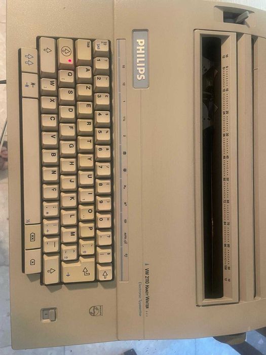 Máquina de escrever Philips elétrica.