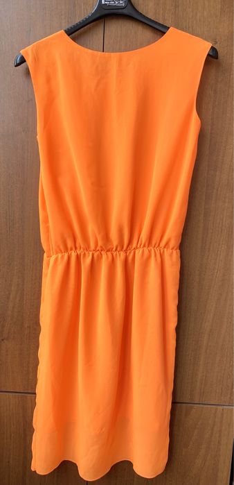 Яскраво-оранжева літня сукня